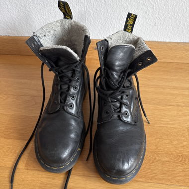 Dr. Martens 38