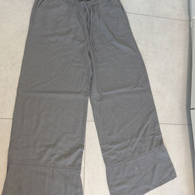 Graue Leinenhose