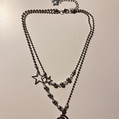 Necklace with 3 charms and layers