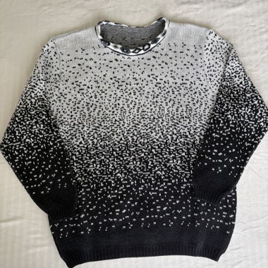 Pullover mit Schwarz-Weiss-Muster