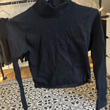 2 Maglie a Maniche Lunghe Nere (H&M e Zara)