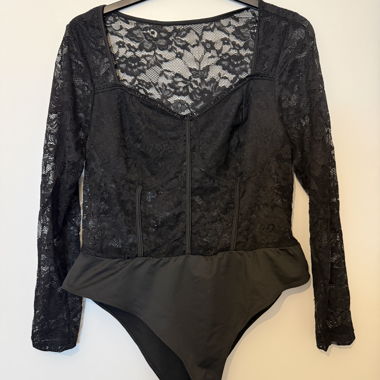Body in pizzo nero