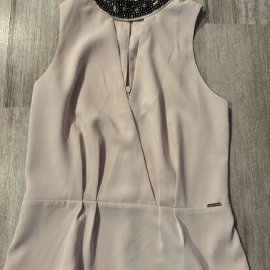 Ärmelloses GUESS-Top mit verziertem Kragen