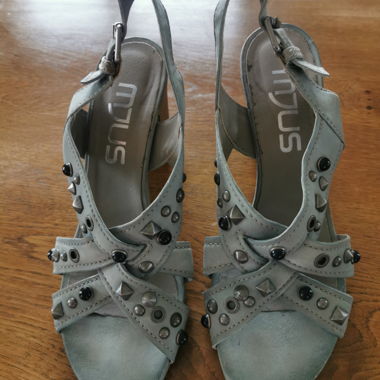 Sandali con tacco blu-grigi