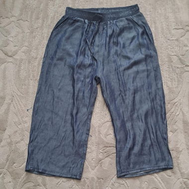 Capris bleus