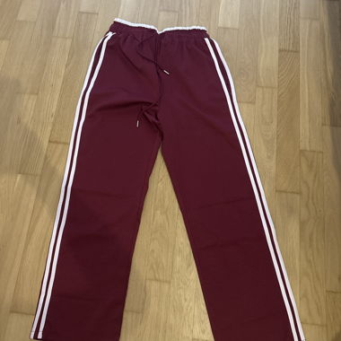 Pantaloni da ginnastica bordeaux con righe