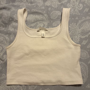 Beiges geripptes Croptop