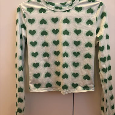 Langarmshirt mit grünen Herzen