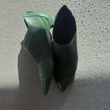Scarpe verdi con punta appuntita