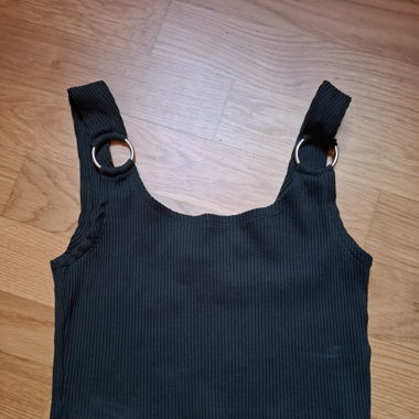Weekday Croptop mit Metallring
