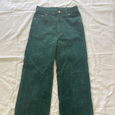 Grüne Cordhose