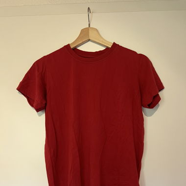 Rotes T-Shirt