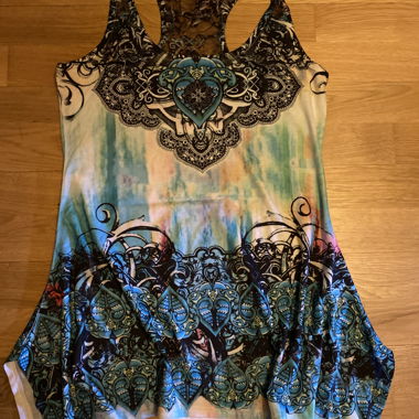 Wunderschön gemustertes langes Tanktop