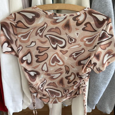 top with heart print💞