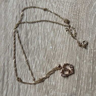Collier en or avec J