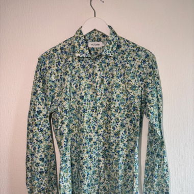 Chemise à fleurs ajustée