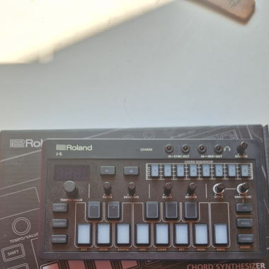 Roland J-6 Chord Synthesizer
