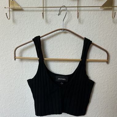 black crop top