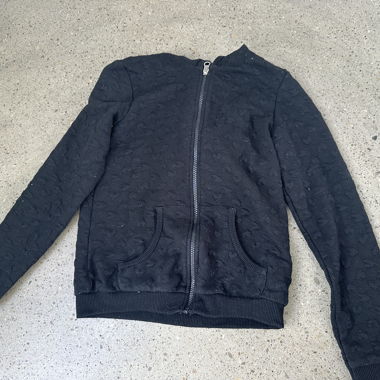 Schwarze Herzchen-Jacke mit Reissverschluss