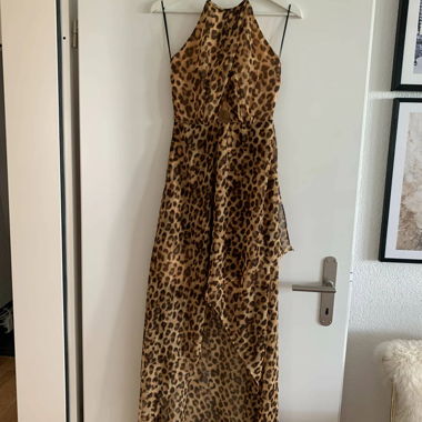 Fliessendes Neckholder Kleid mit Leoprint