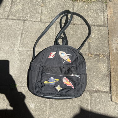 Zaino nero con motivi a patch