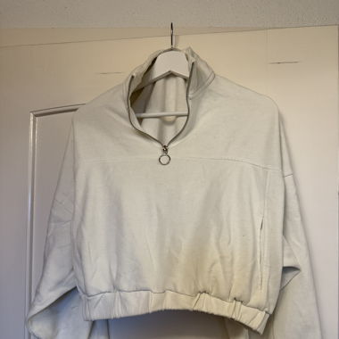 Weisser Crop Pulli