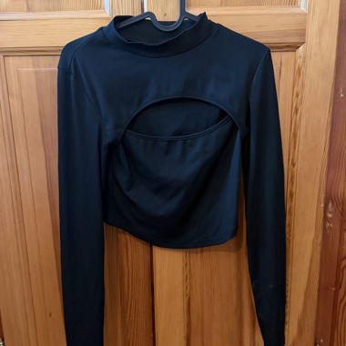 pull noir ouvert