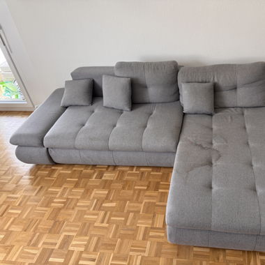 Dunkelgraues Sofa ausziehbar & funktional