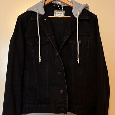 Giacca in denim nera con cappuccio