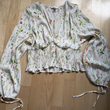 Floral women’s blouse with smocked cuffs