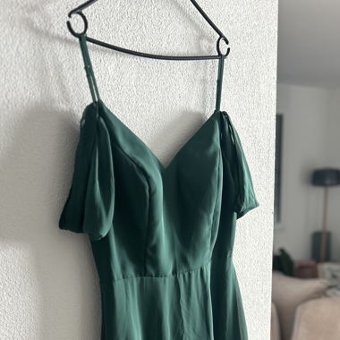 Elegantes grünes Off-Shoulder Kleid 