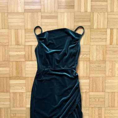 Grünes Samtkleid