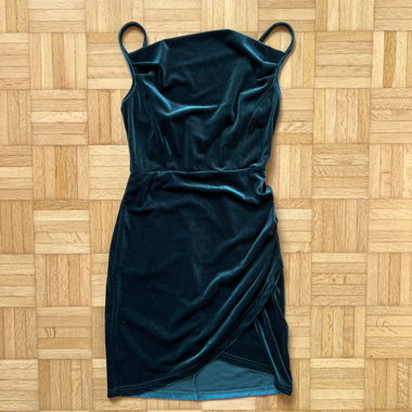 Grünes Samtkleid