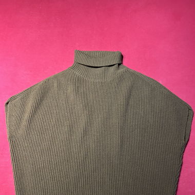Sleeveless Cardigan by An'ge