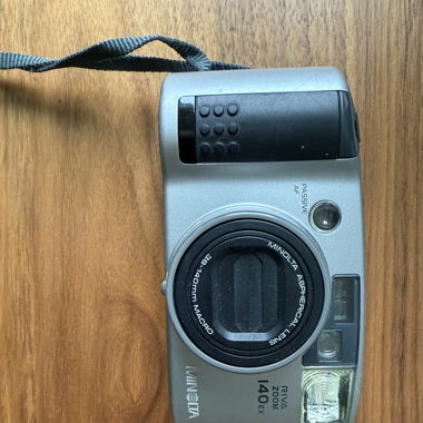 Retro Filmkamera MINOLTA RIVA ZOOM 140 EX