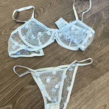 Set di lingerie blu floreale