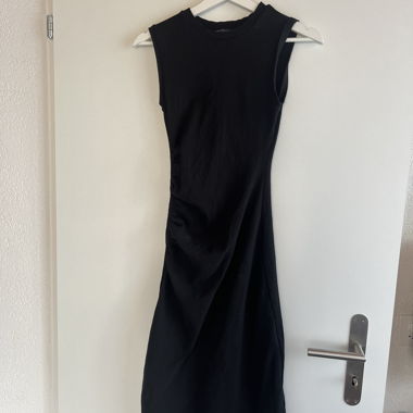 Elegantes Schwarzes Rippkleid