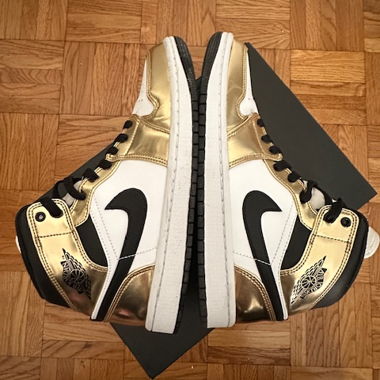 Baskets Nike Air Jordan 1 Mid SE "Metallic Gold" 