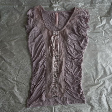 “Mini Powder” lace top