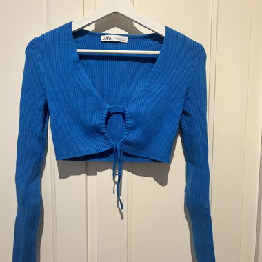 Blauer Zara-Pullover