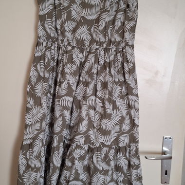 Langes Sommerkleid mit gerafften Trägern - aki