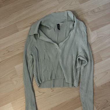 Cropped sweater