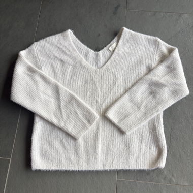 white knitted sweater H&M