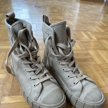 Beige boots