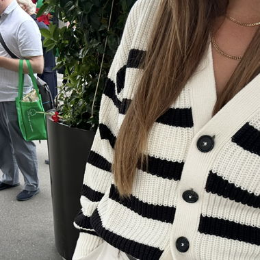 Gestreifte Strickjacke