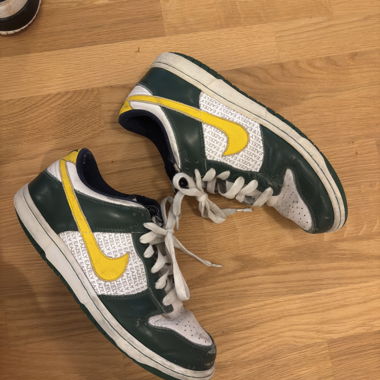 Nike Eazley sneakers