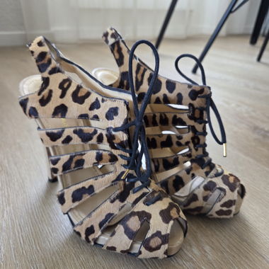 Escarpins à talons hauts motif léopard