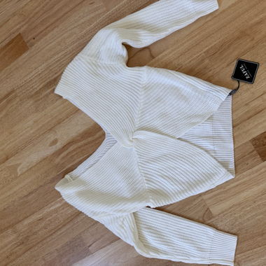 Weisser Strickpullover
