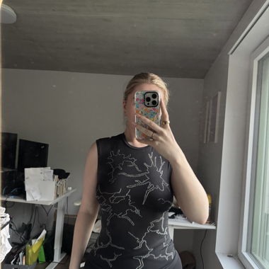 WEEKDAY top smanicato nero