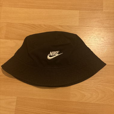 Nike black bucket hat